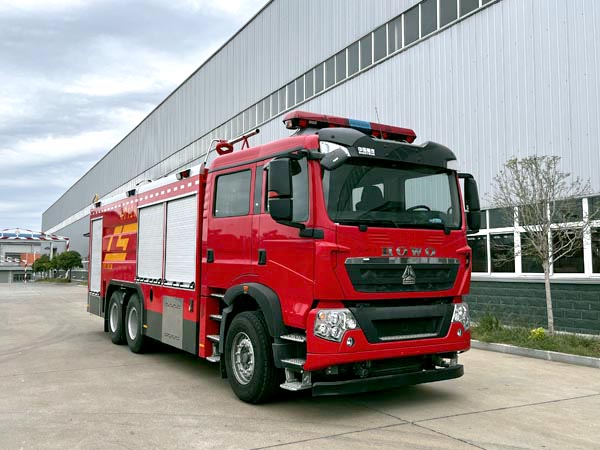 重汽豪沃12m3干粉水聯用消防車